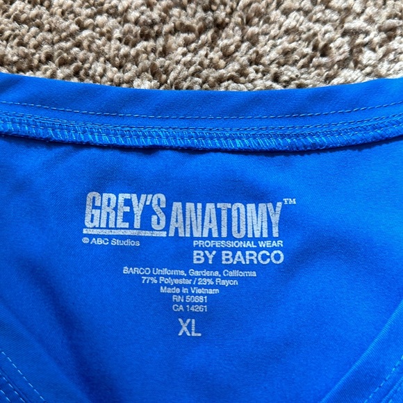 Scrub top - Picture 3 of 3